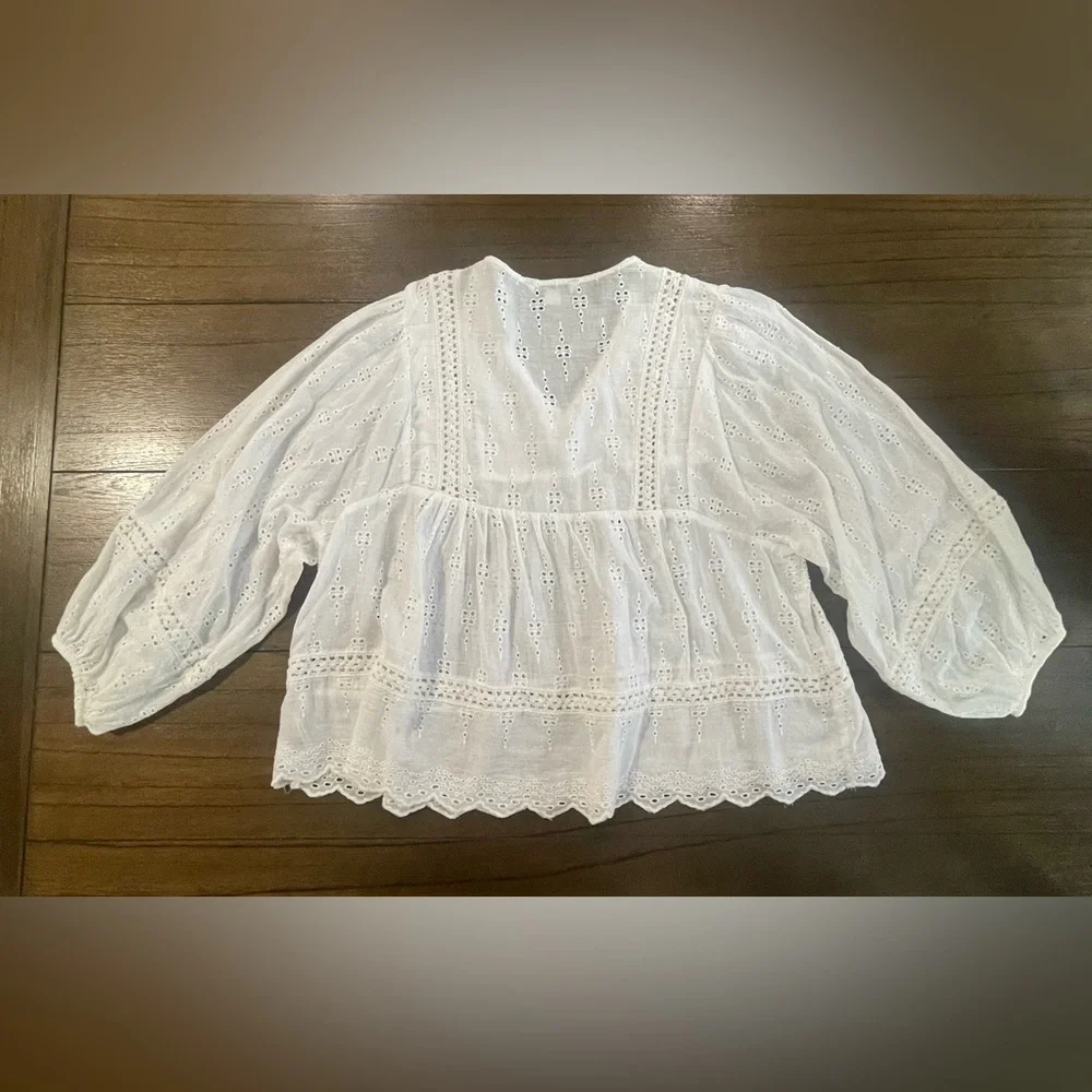 American Eagle Outfitters White Eyelet Top - Picture 3 of 7